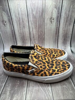 VANS Classic Slip-on Leopard Print, Size Men’s 6.5, Women’s 8.0, Like New